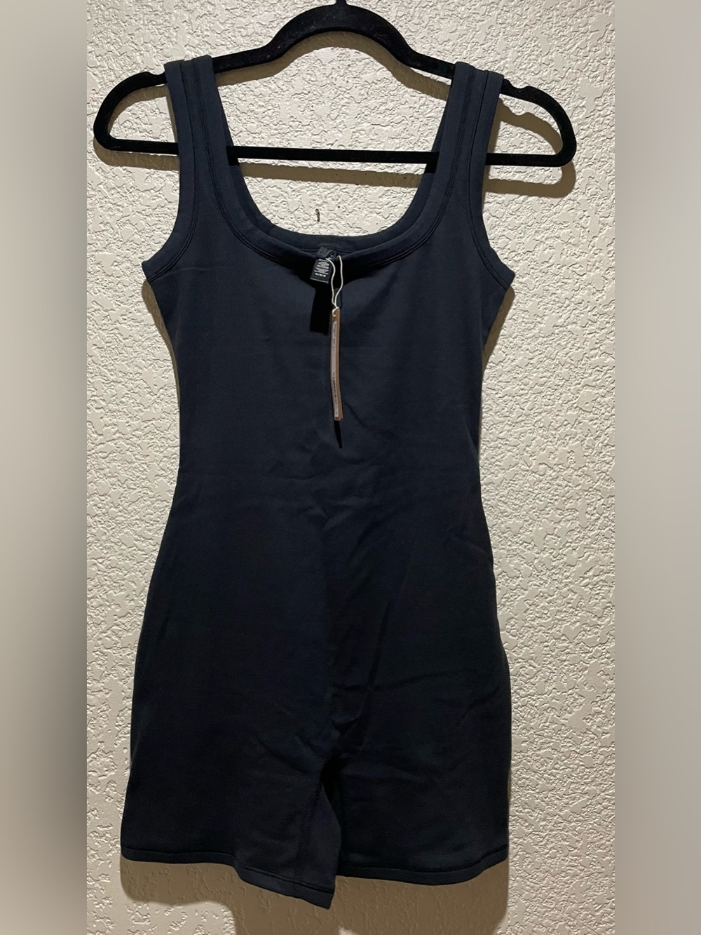 Skims NWT Cotton Ribbed Onesie Scoop Neck Soot Black Bodysuit Romper Size M - Picture 4 of 6